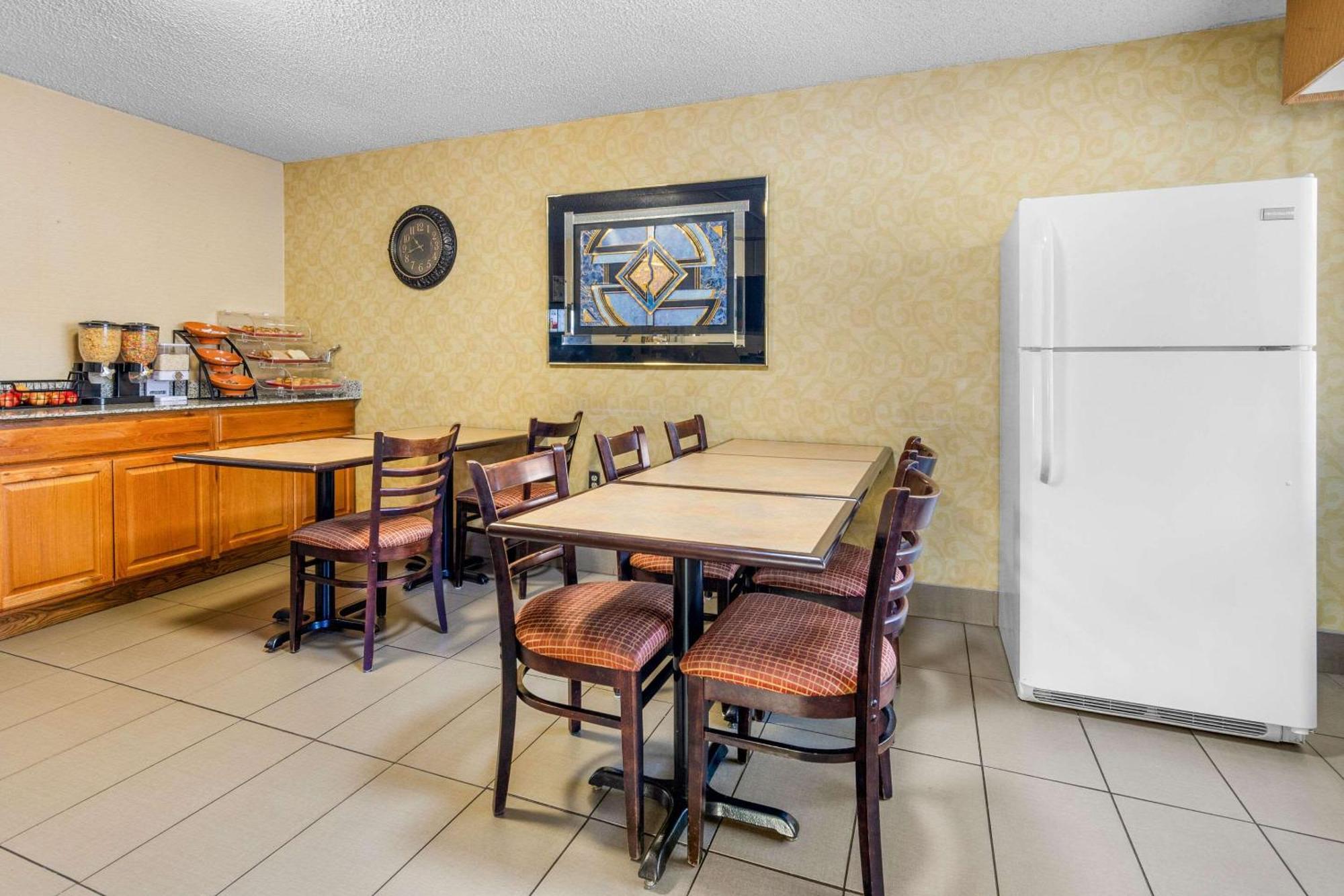 Econo Lodge Lynchburg Eksteriør bilde