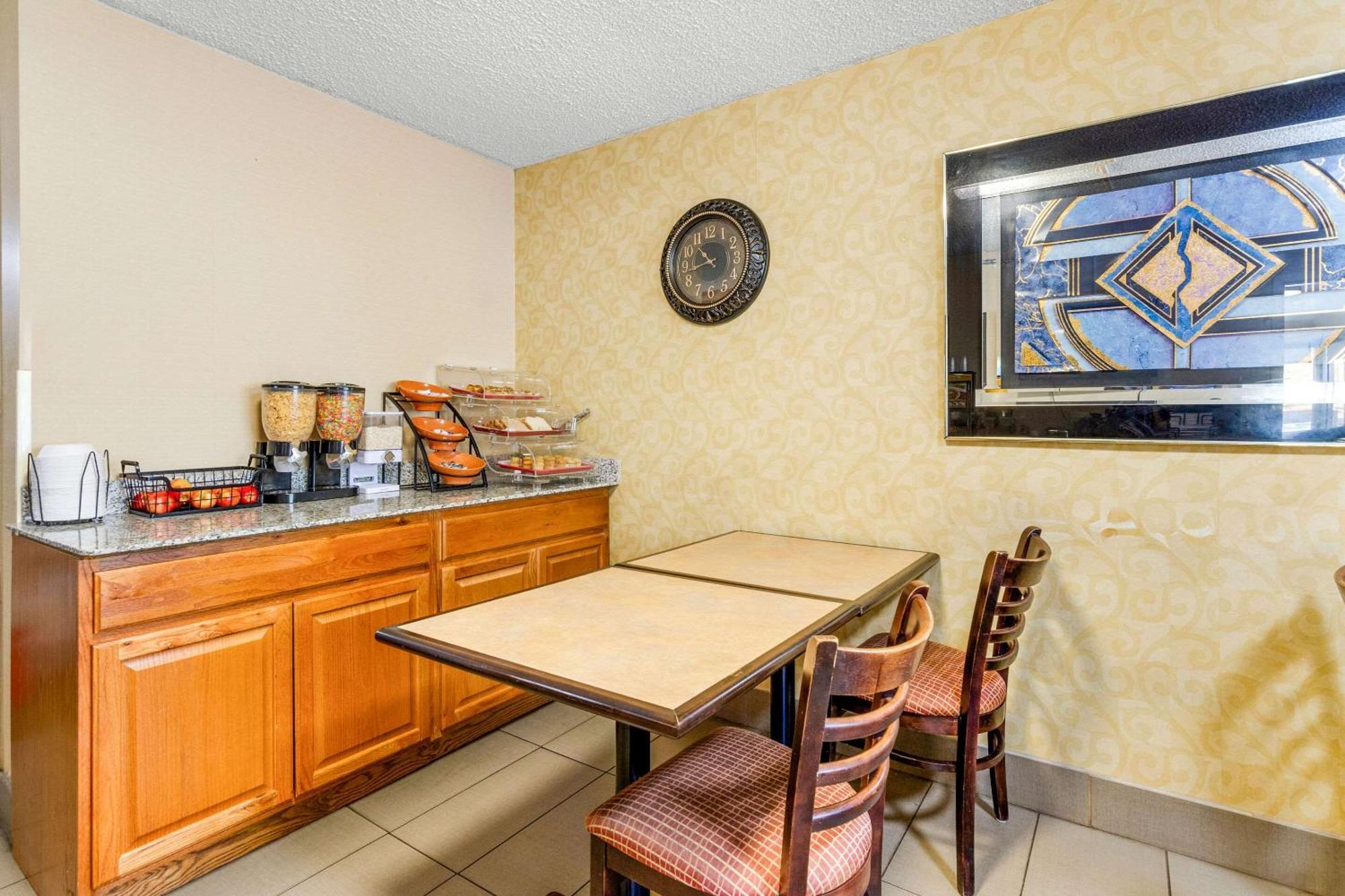 Econo Lodge Lynchburg Eksteriør bilde